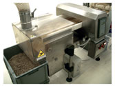 Pasticceria. Metaldetector industriale TUNN-AL per controlli di qualità su prodotti per pasticceria