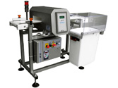 Settore salumifici, metal detecor industriale TUNN-AL per controllo HACCP su vaschette di affettati