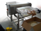 Bakeries. Metaldetector Tunnal-AL: quality checks on frozen and fresh bread